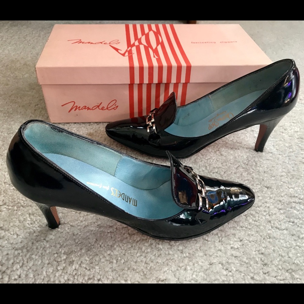 Mandel’s Black Patton pumps